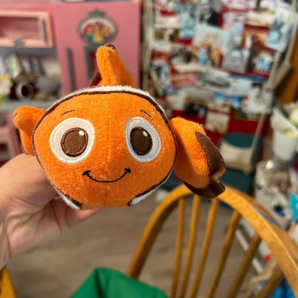 Disney Pixar finding Nemo sponge plush NWOT unused